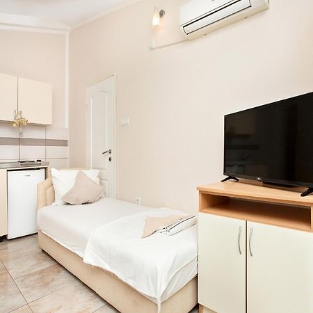 Apartments Mik5 - Famous Beach Jaz Budva Bagian luar foto