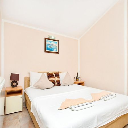 Apartments Mik5 - Famous Beach Jaz Budva Bagian luar foto