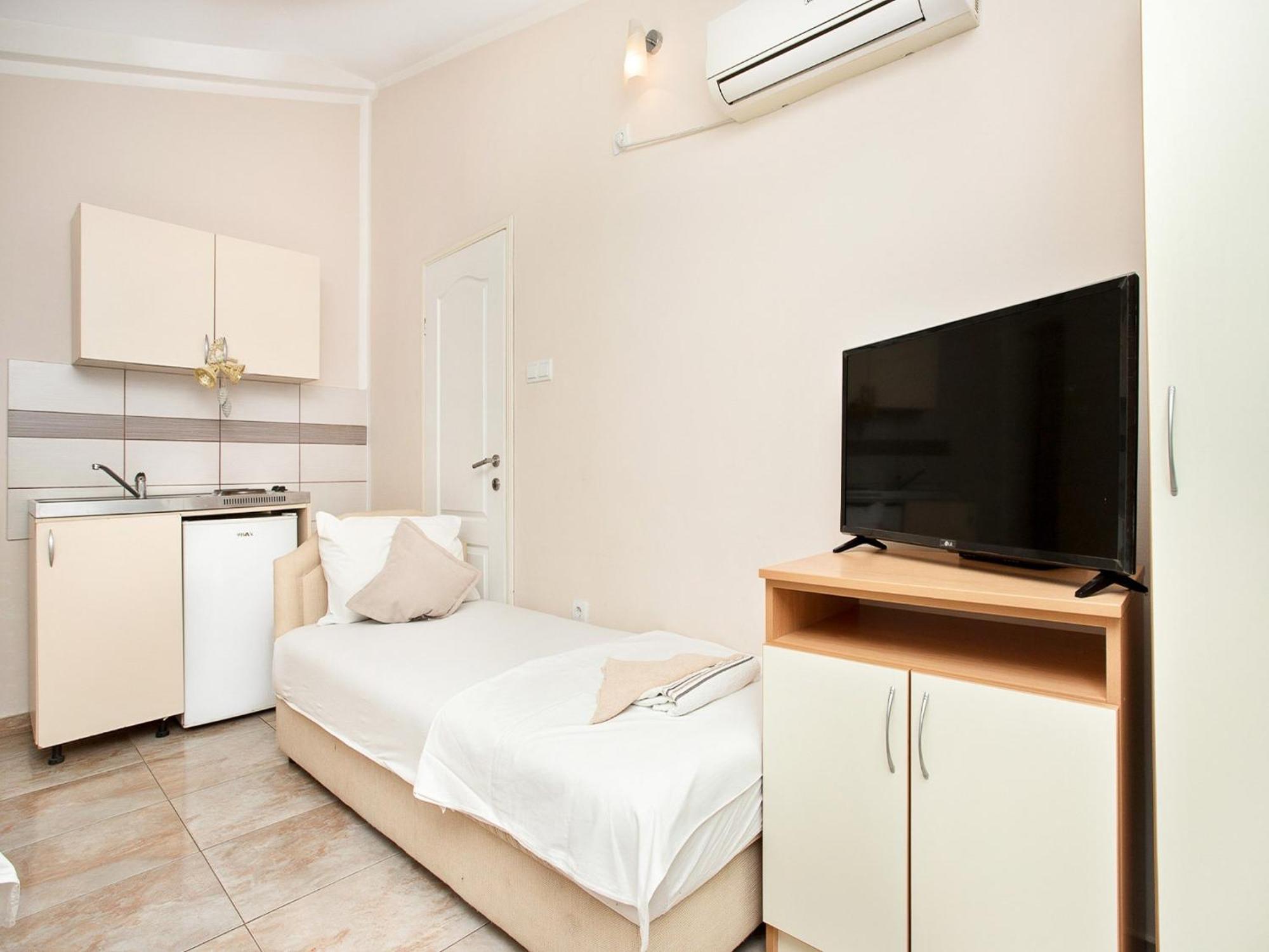 Apartments Mik5 - Famous Beach Jaz Budva Bagian luar foto