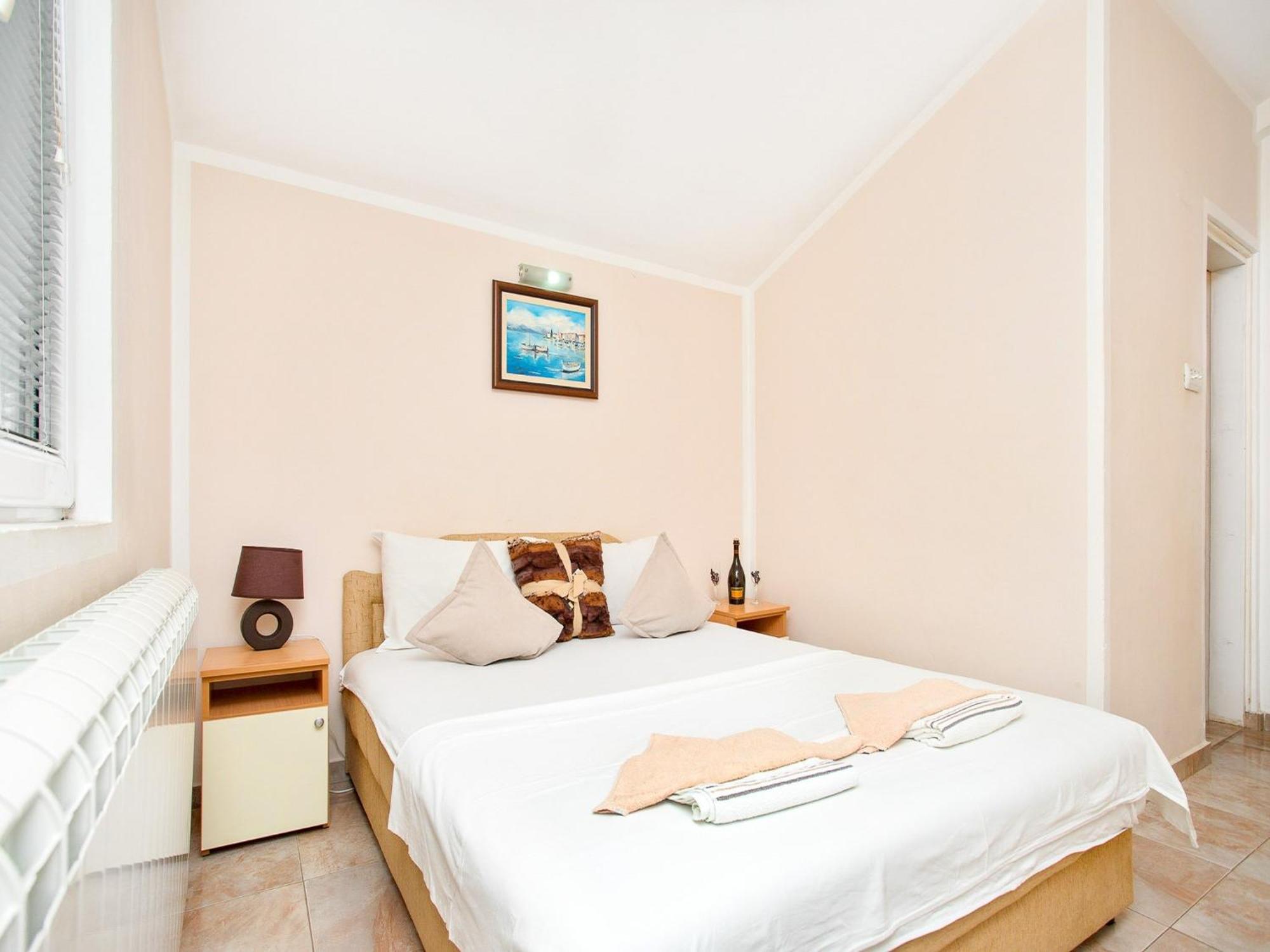 Apartments Mik5 - Famous Beach Jaz Budva Bagian luar foto
